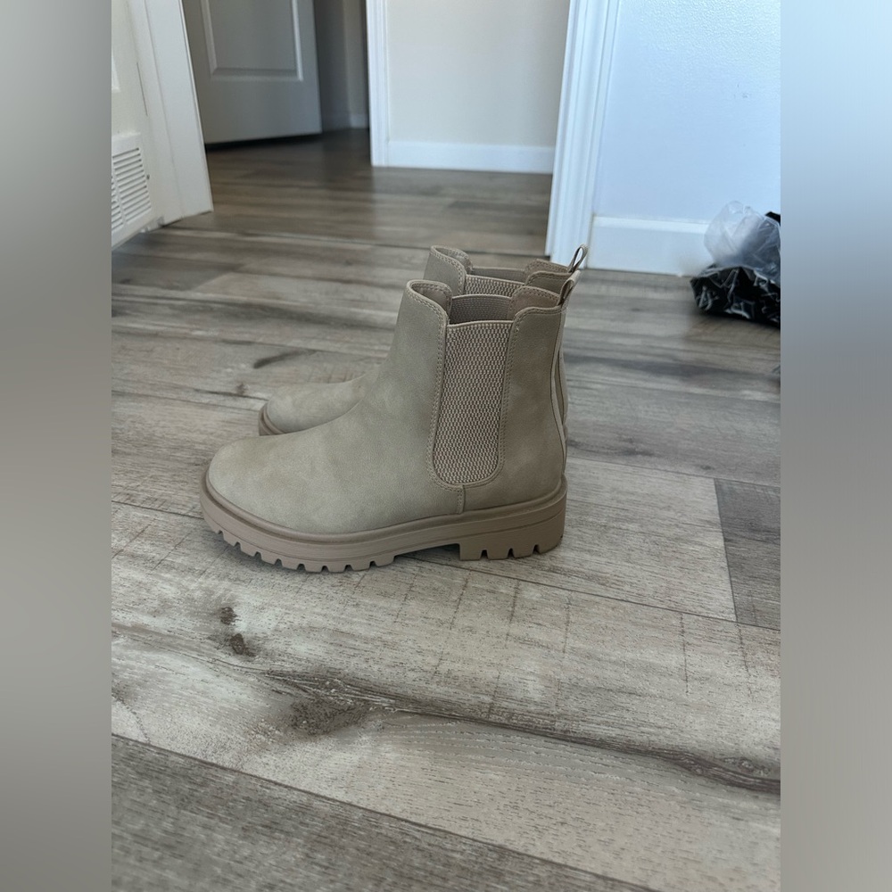 Women’s 6.5 chelsea boots